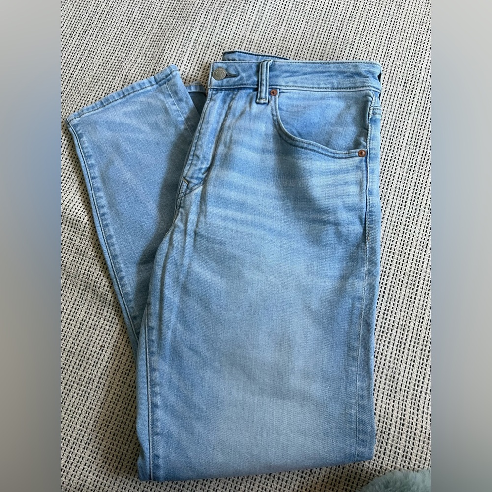 AEO Airflex + MENS Light Wash Athletic Fit Jeans